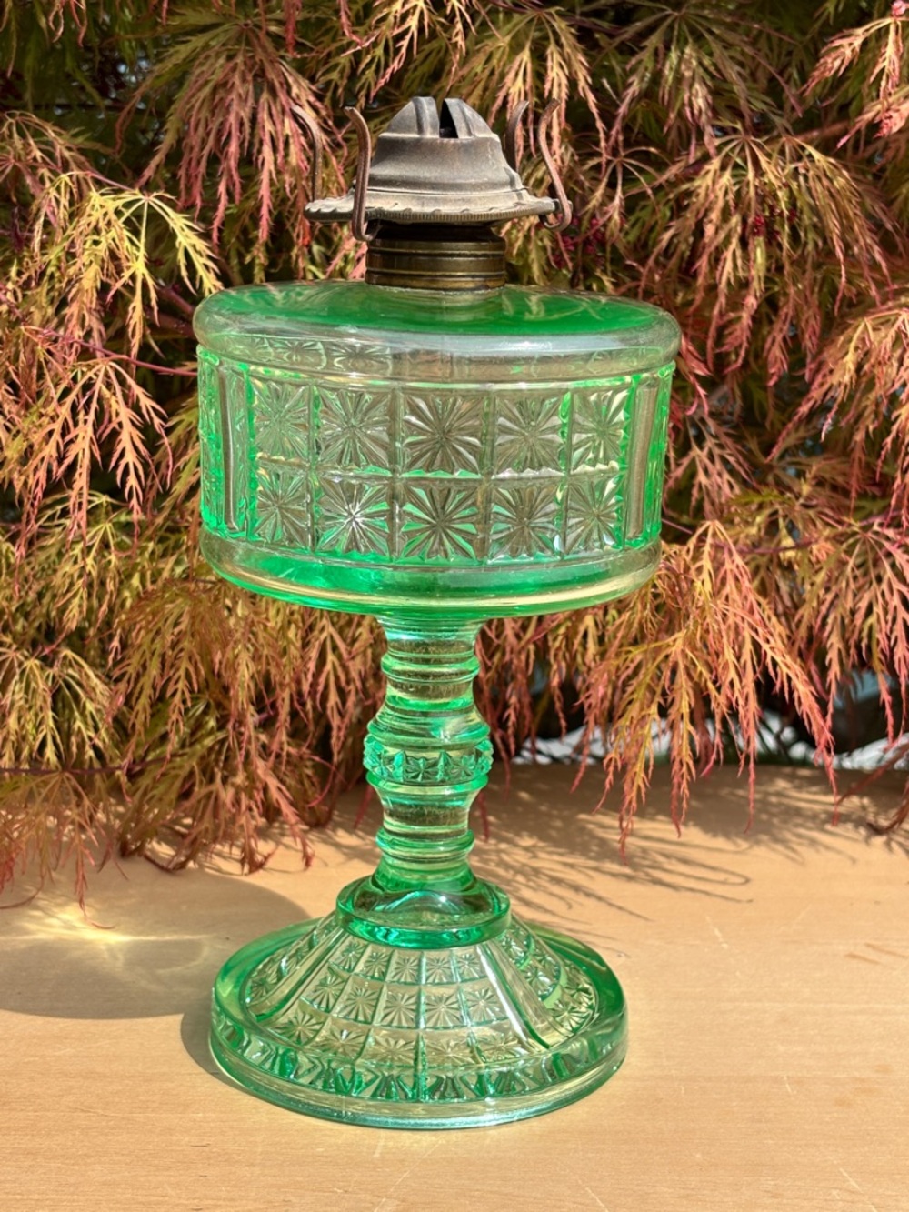 Antique King, Son & Co. No.24 Uranium Oil Lamp - Picture 6 of 12
